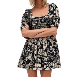 NWT FREE PEOPLE Floral Short Sleeve Smocked Bust Side Pockets Dress Size Small